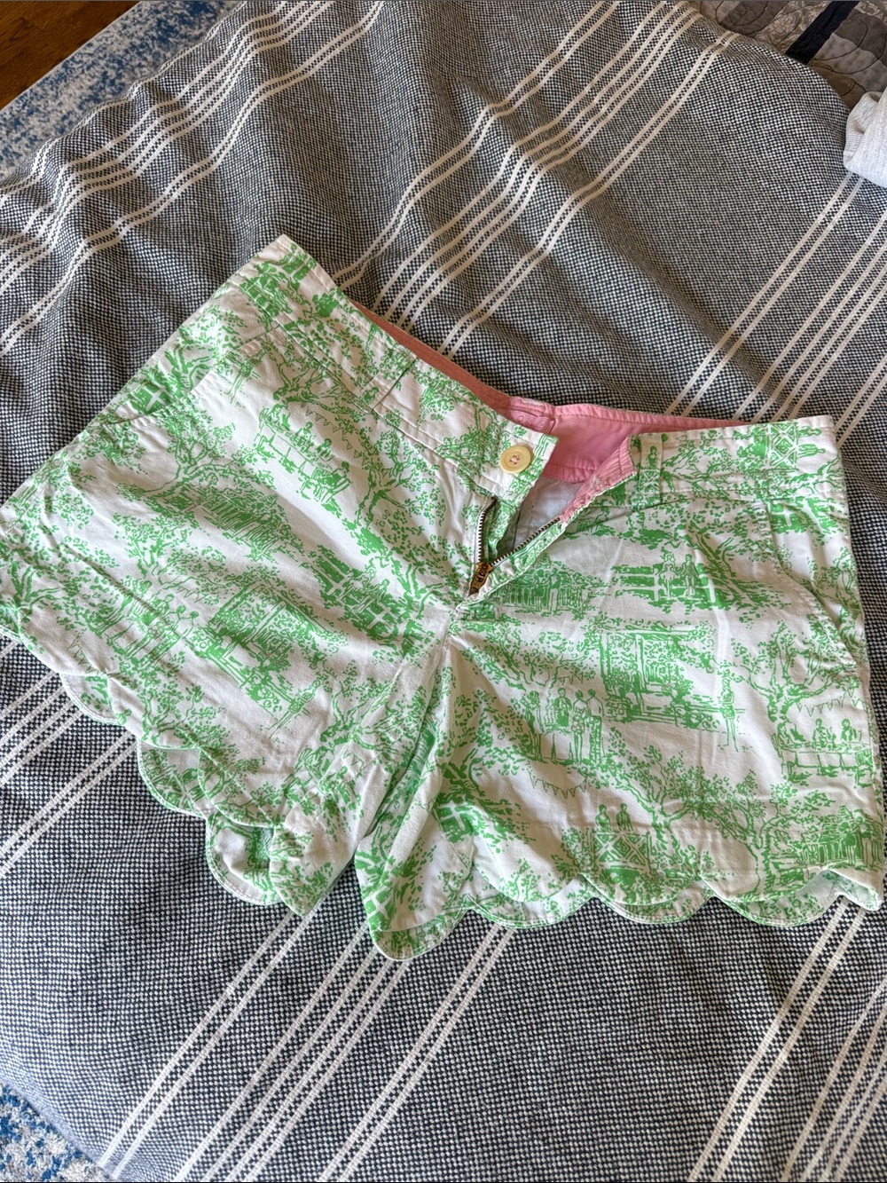 Lilly Pulitzer scallop white and Green toile Print buttercup Shorts spring fever